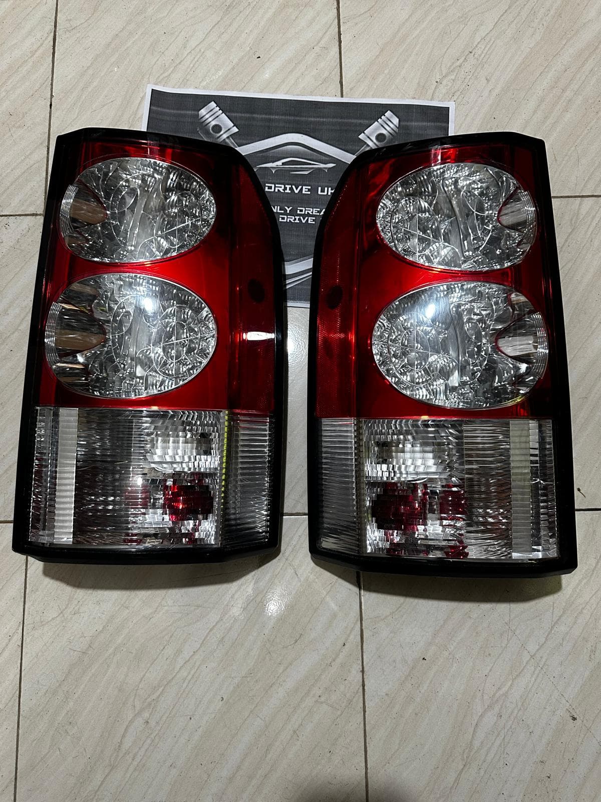 GENUINE Led Rear Lights Pair Left & Right Upgrade For Discovery 3 (RED & WHITE) Very LIGHT SCRATCHES AND SMALL DENT ON THE BOTTOM RIGHT this does not affect anything (Both lights working perfectly)
