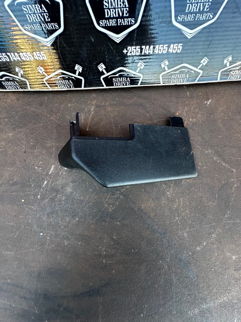 GENUINE RANGE ROVER VOGUE L405 2019 Right Side Seat Rail Cover