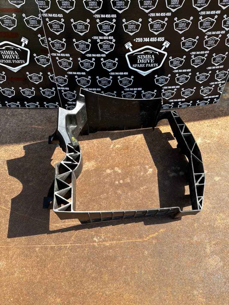 LAND ROVER DISCOVERY 5 L462 2017-2022 N/S Passenger Side Left Front Air Duct