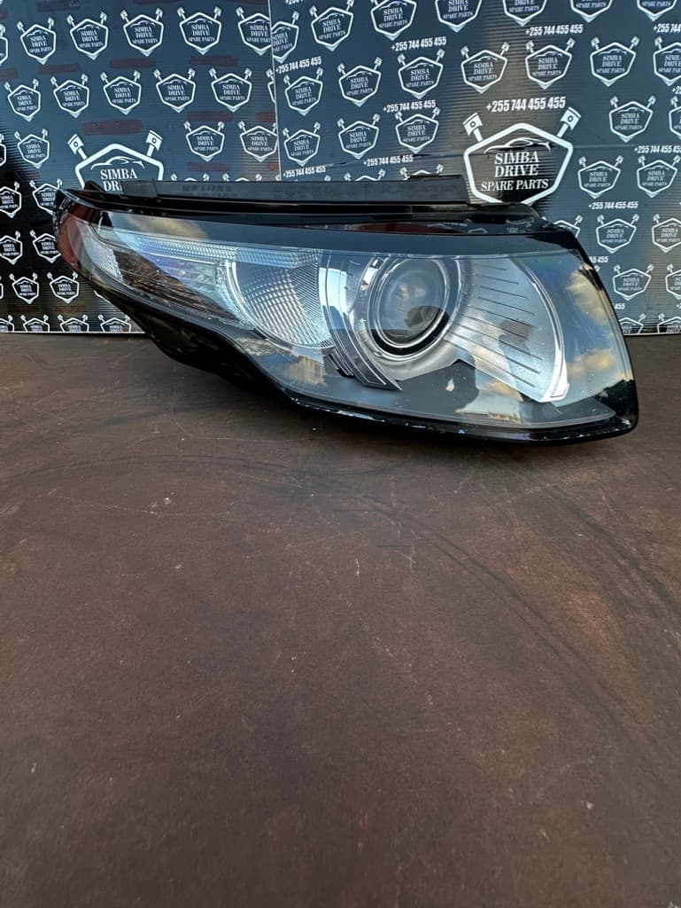GENUINE LAND ROVER RANGE ROVER EVOQUE L538 2.0L 2.2L Driver Side (Right) Main Front Head Unit Light