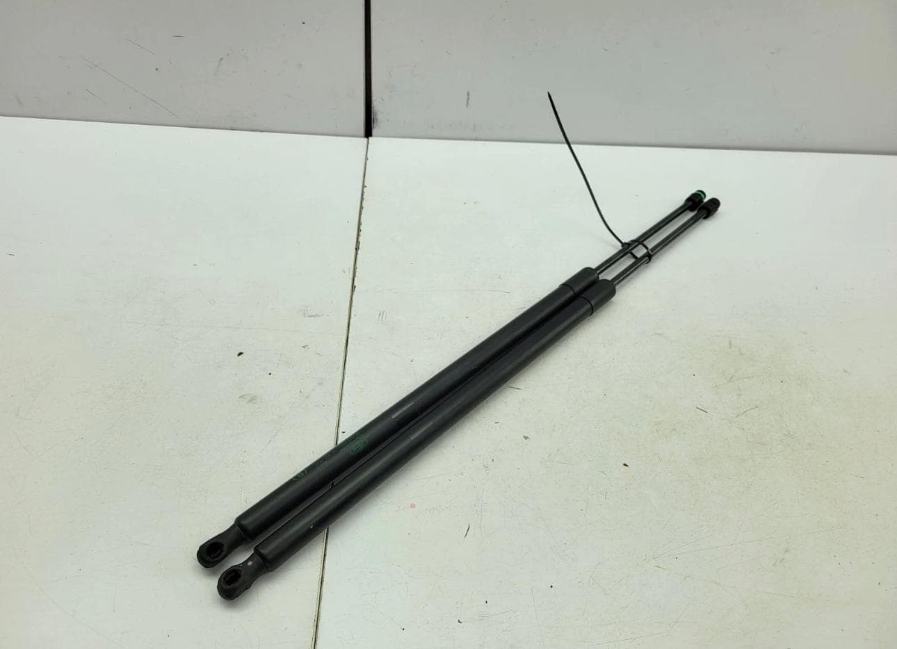 FORD KUGA Tailgate Boot Lid Gas Stuts Pair MK2 2014