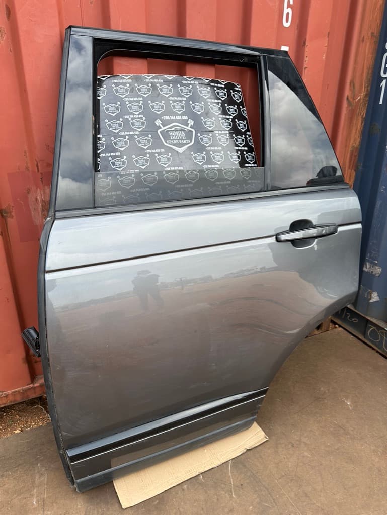 GENUINE RANGE ROVER VOGUE L405 2013-2018 3.0 & 4.4L Complete Rear Left Door ( Grey Colour)