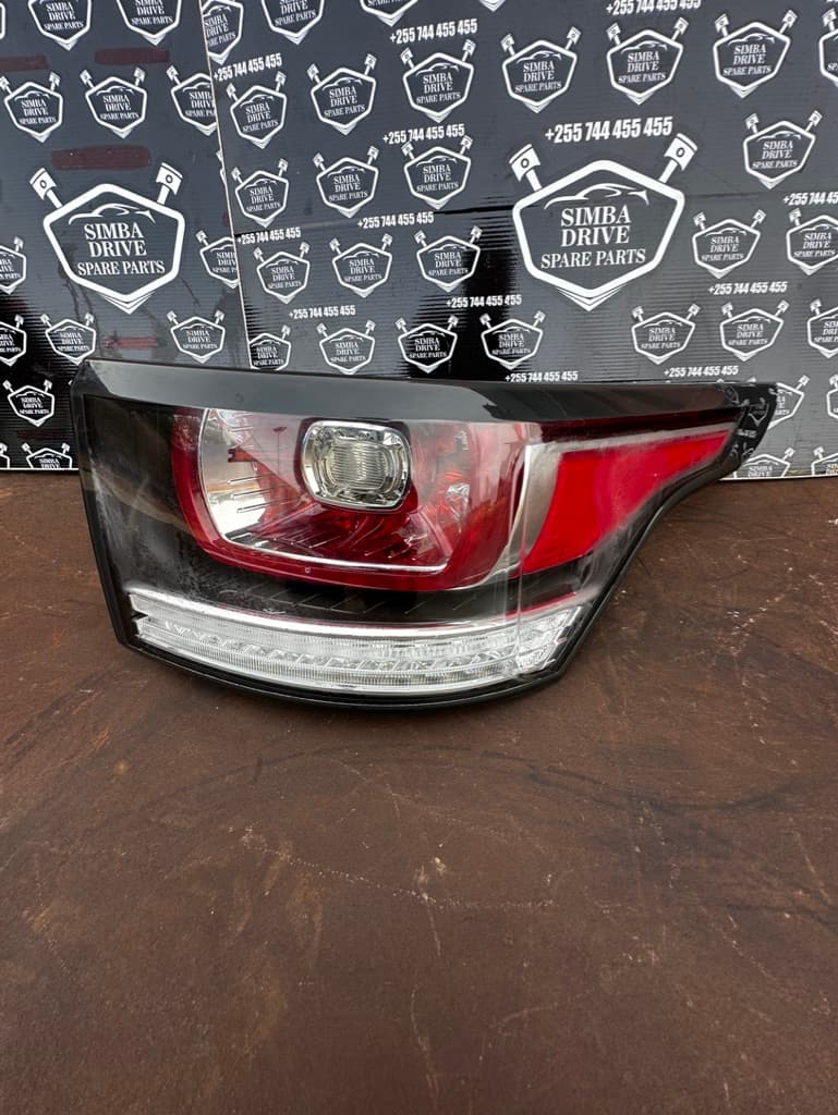 GENUINE LAND ROVER RANGE ROVER SPORT L494 2014 Right Side Rear Tailgate Light