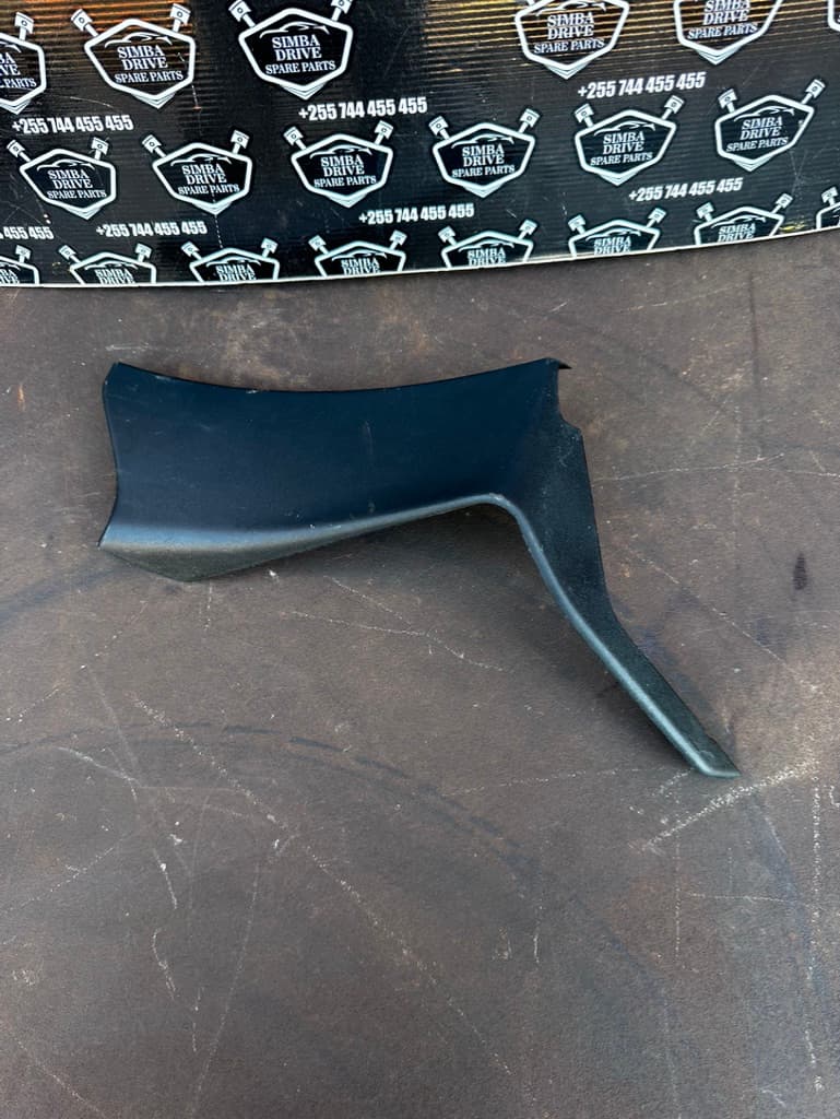 GENUINE LAND ROVER RANGE ROVER VOGUE L405, SPORT L494 2013-2022 Right Side Pillar Trim