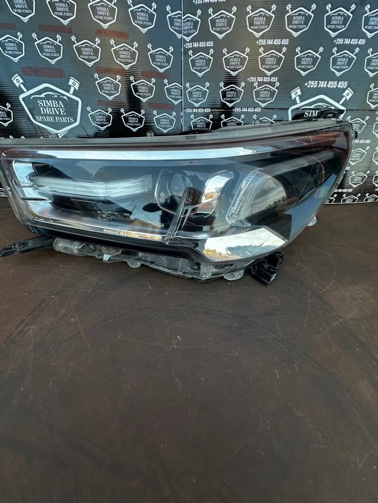 GENUINE TOYOTA HILUX MK8 PICKUP 2.4L Diesel 2022-2014 N1 Front Left Head Light