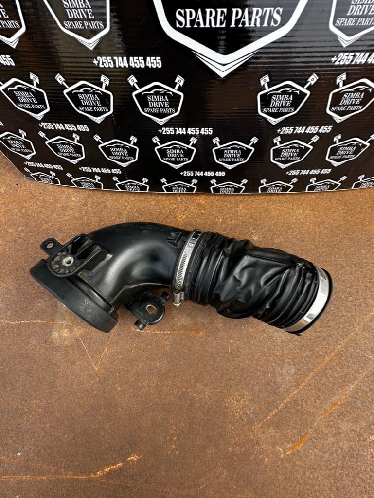 GENUINE LAND ROVER DISCOVERY 5 L462 2017 Air Filter Intake Pipe