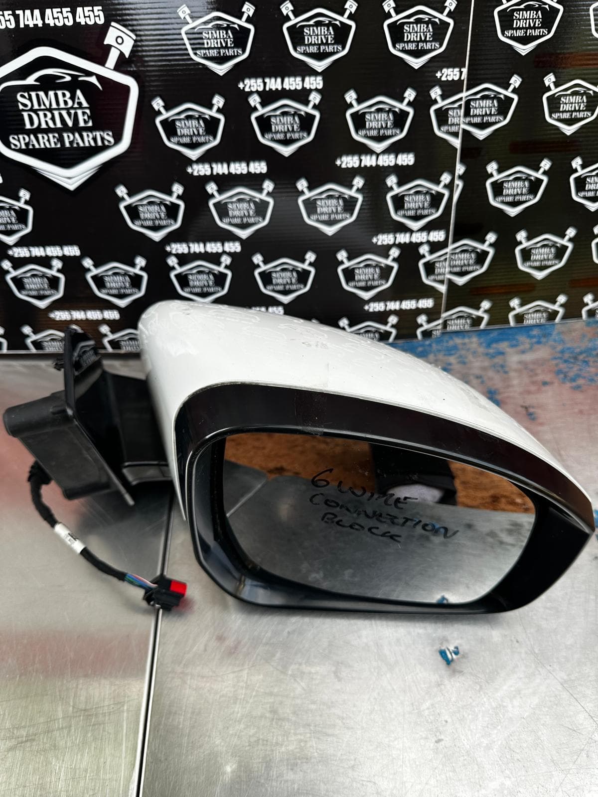 GENUINE LAND ROVER DISCOVERY 4 3.0L 2013-2016 Driver Side Power Folding Wing Mirror, 6 Wire Connection Block (White Colour)