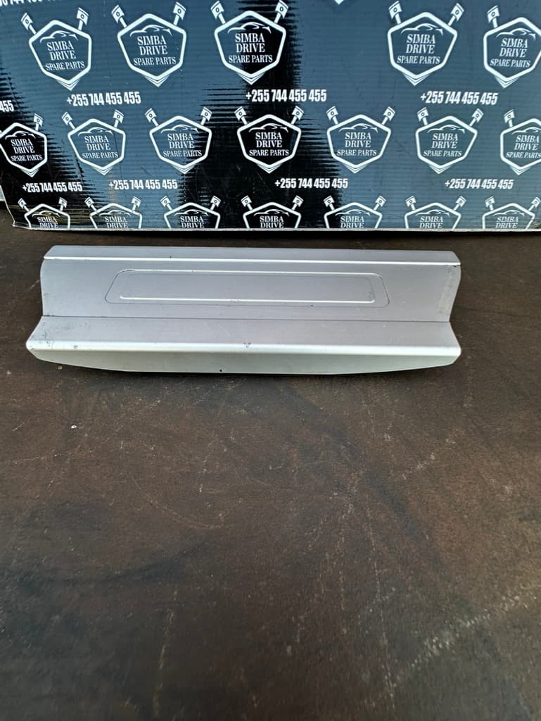 GENUINE RANGE ROVER VOGUE L405, SPORT L494 2013-2021 Rear Left Step Seal Plate Trim