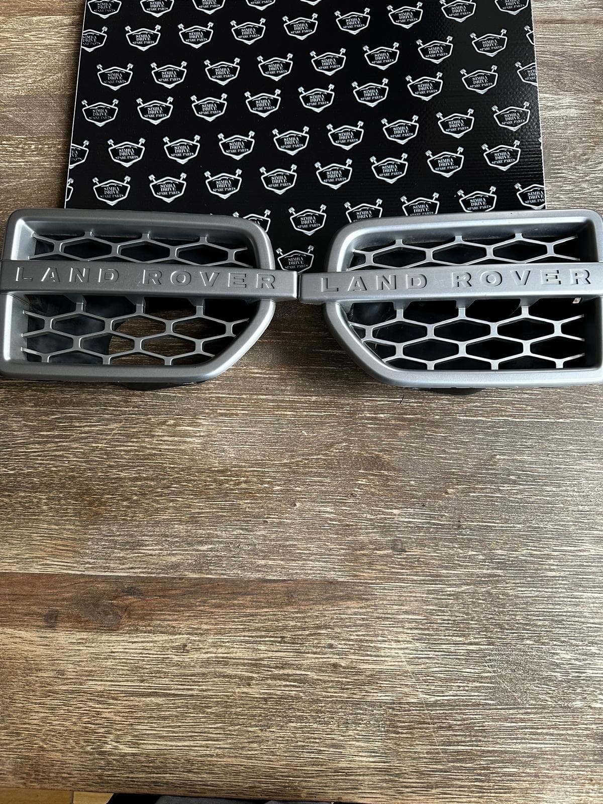 GENUINE LAND ROVER DISCOVERY 4 Silver Wings Vent Left & Right Side PRICE FOR A SET