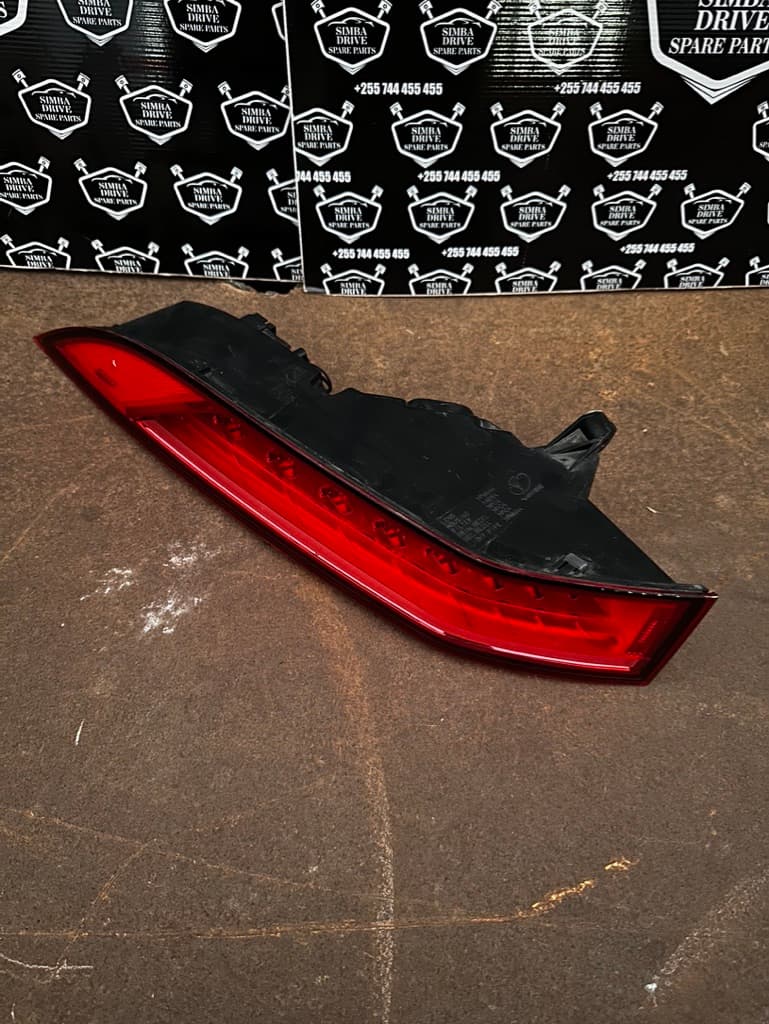 JAGUAR F-PASE X761 2018 Rear Left Lid Tail Light