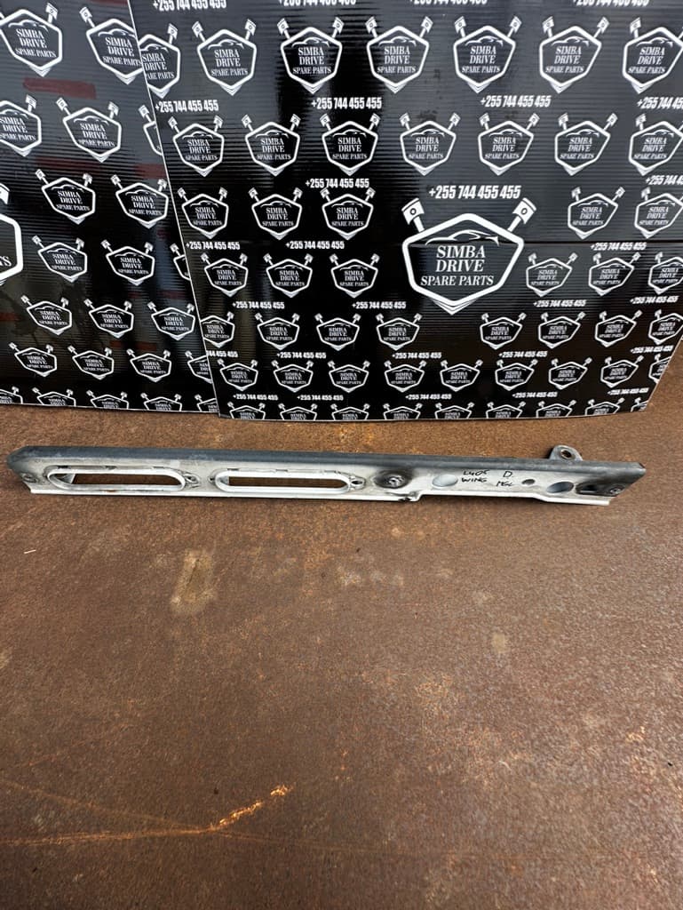 GENUINE RANGE ROVER VOGUE L405, SPORT L494 2013-2020 Top Wing ( Fender) Bracket PRICE FOR ONE (Left OR Right )