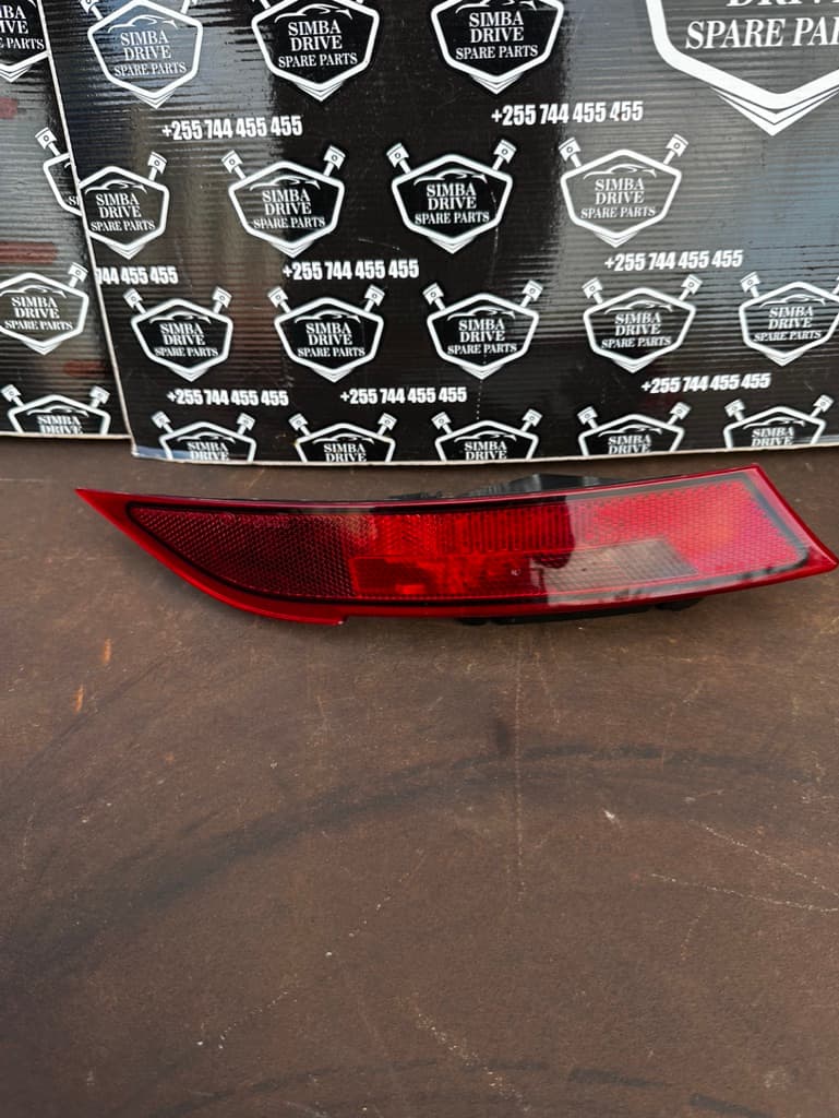 GENIUNE LAND ROVER DISCOVERY 5 L462 2016-2020 Rear Fog Light ( Right OR Left) PRICE FOR ONE