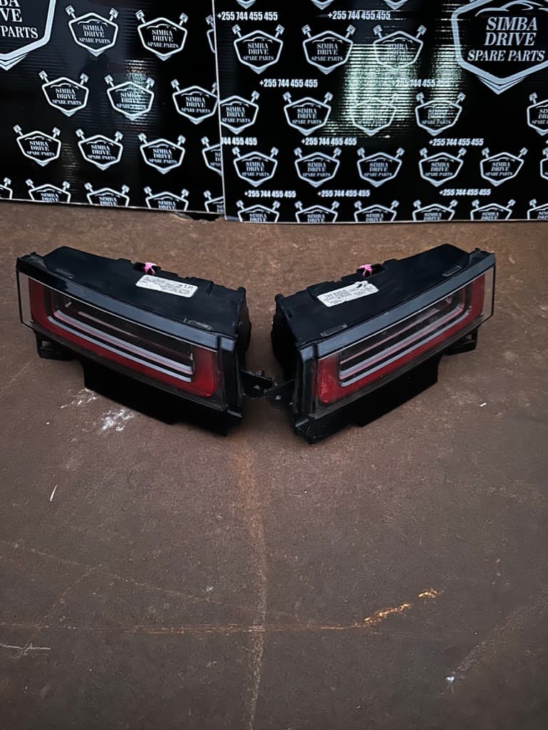 GENUINE RANGE ROVER EVOQUE L551 2018-2024 Rear Inner Tail Light (Pair)