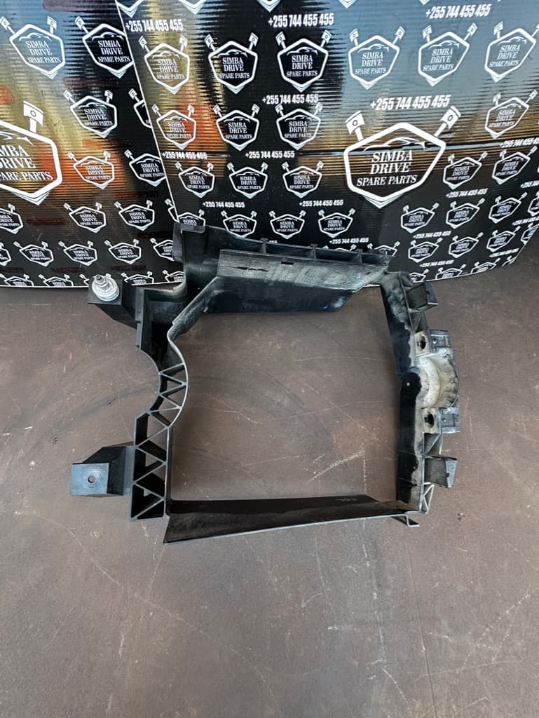 GENUINE LAND ROVER RANGE ROVER VOGUE L405 2013-2021 3.0L Diesel Air Intake Duct O/S (Right Side)