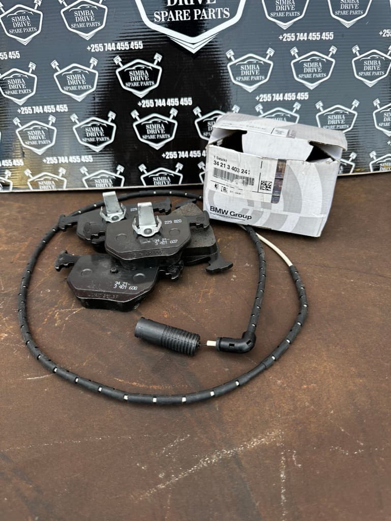 NEW GENUINE BMW X3 E83 Set of Rear Brake Pad and Sensor