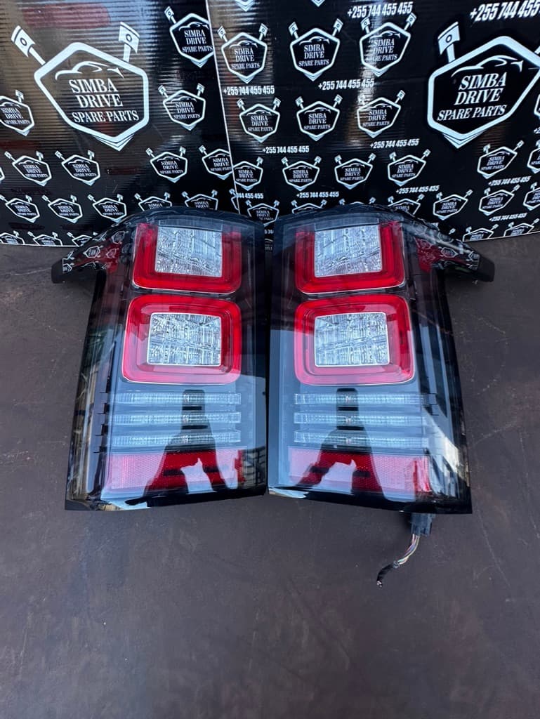 GENUINE LAND ROVER RANGE ROVER VOGUE L405 2013-2017 3.0L Diesel Pair of Rear Tailgate Light