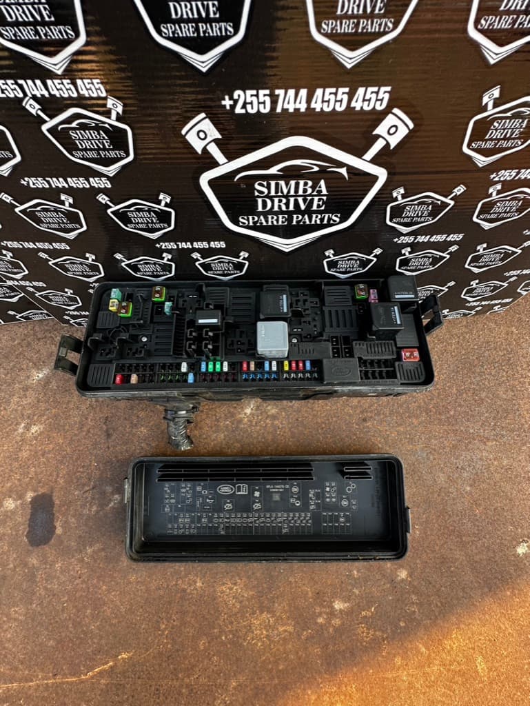 LAND ROVER DISCOVERY 5 L462, VOGUE L405 & SPORT 2013-2024 3.0L & 4.4L Rear Fuse Box