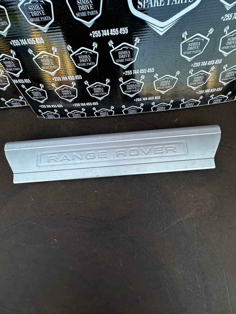 GENUINE RANGE ROVER VOGUE L405, SPORT L494 2013-2021 Front Left Step Seal Plate Trim