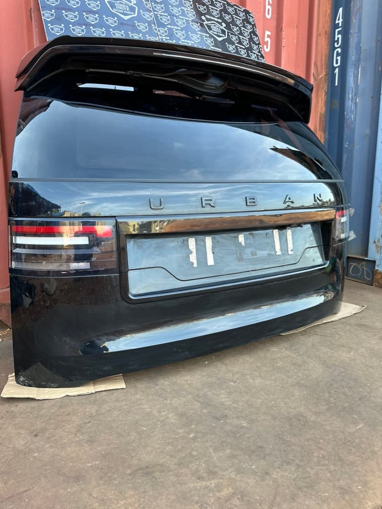 GENUINE LAND ROVER DISCOVERY 5 L462 2017 Complete Tailgate  Door (Black Colour)
