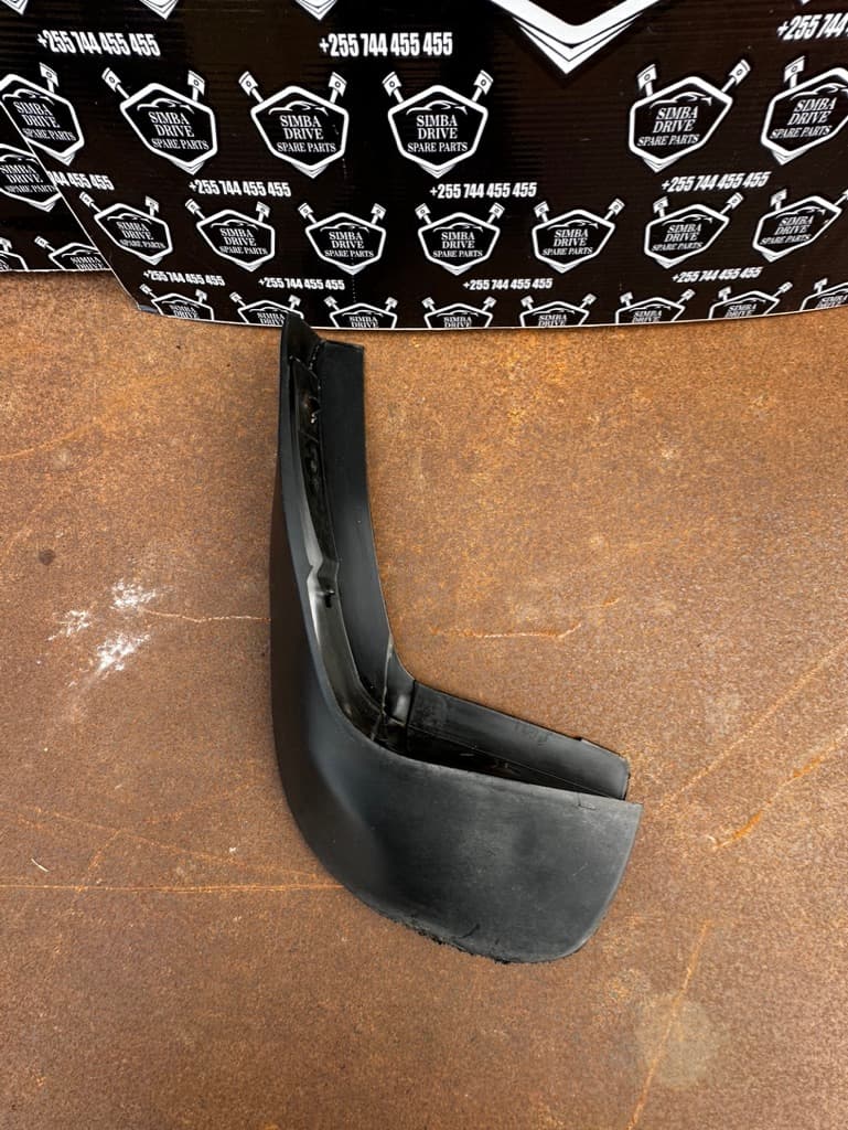 GENUINE RANGE ROVER VOGUE L405 2013-2019 Front Passenger Side Mud Flap