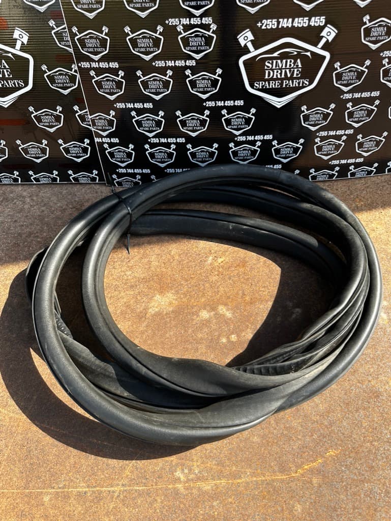 GENUINE LAND ROVER DISCOVERY 5 L462 Front Right OR Left Door Seal Rubber