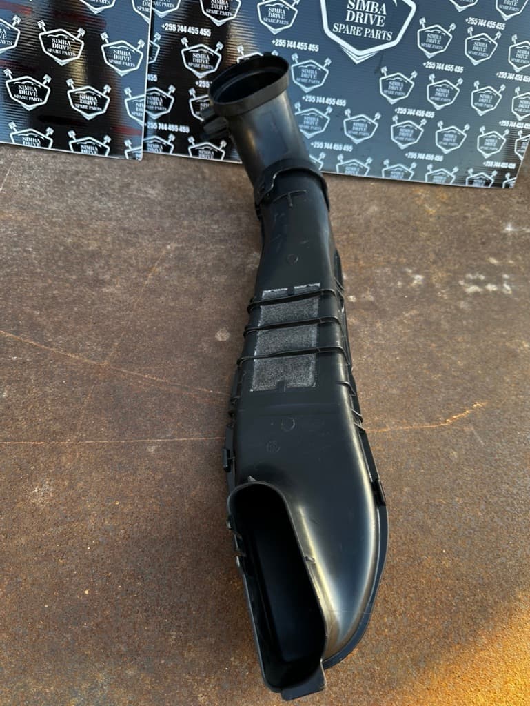 GENUINE LAND ROVER DISCOVERY 5 L462 2017 Air Intake Duct Pipe