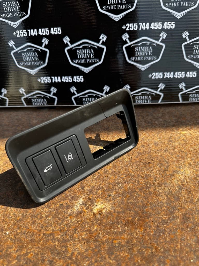 GENUINE LAND ROVER DISCOVERY 5 L462 2016, Tailgate Opening Switch 1AD