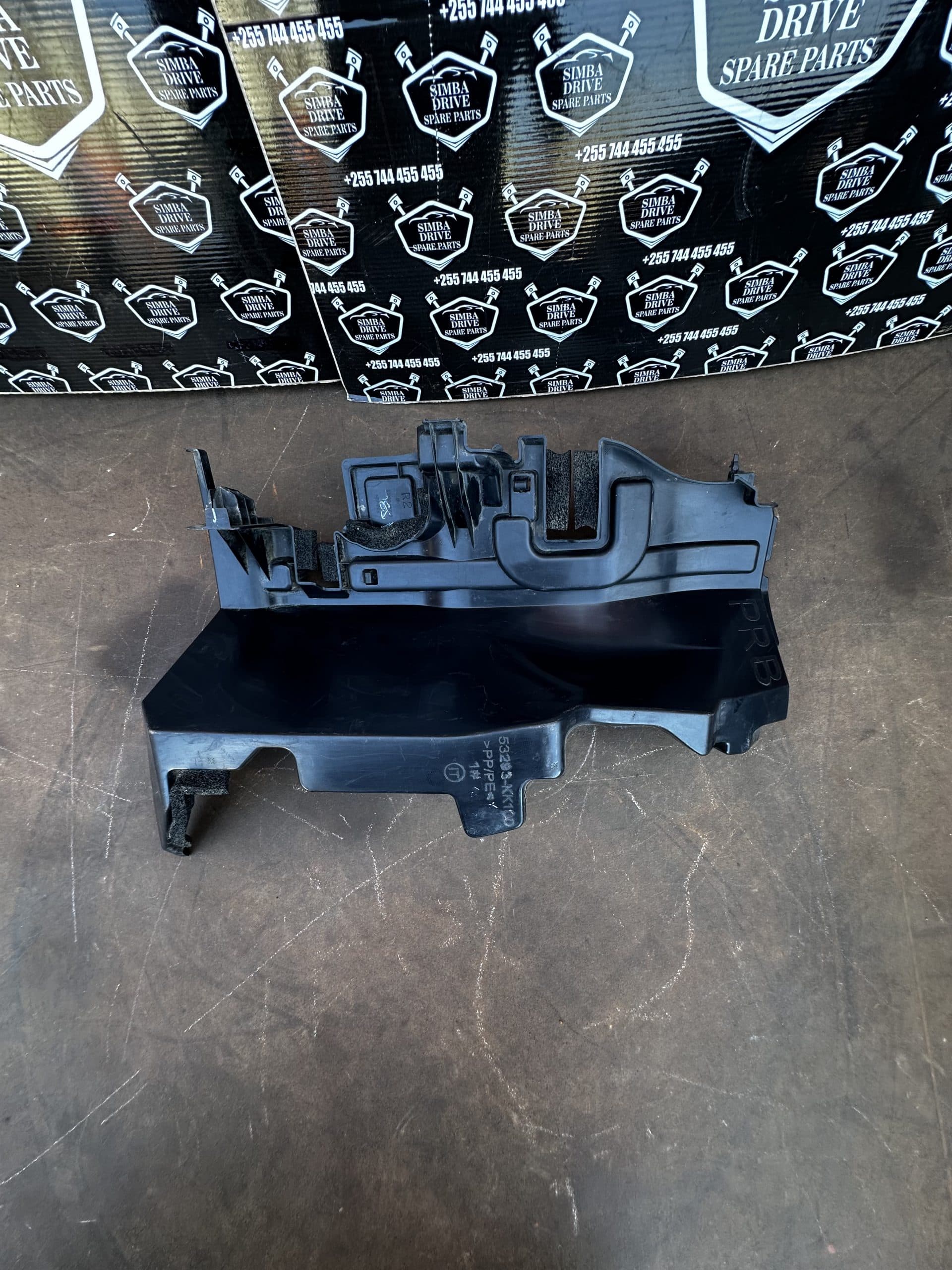 GENUINE TOYOTA HILUX MK8  2019-2025 Right Side Radiator Deflector