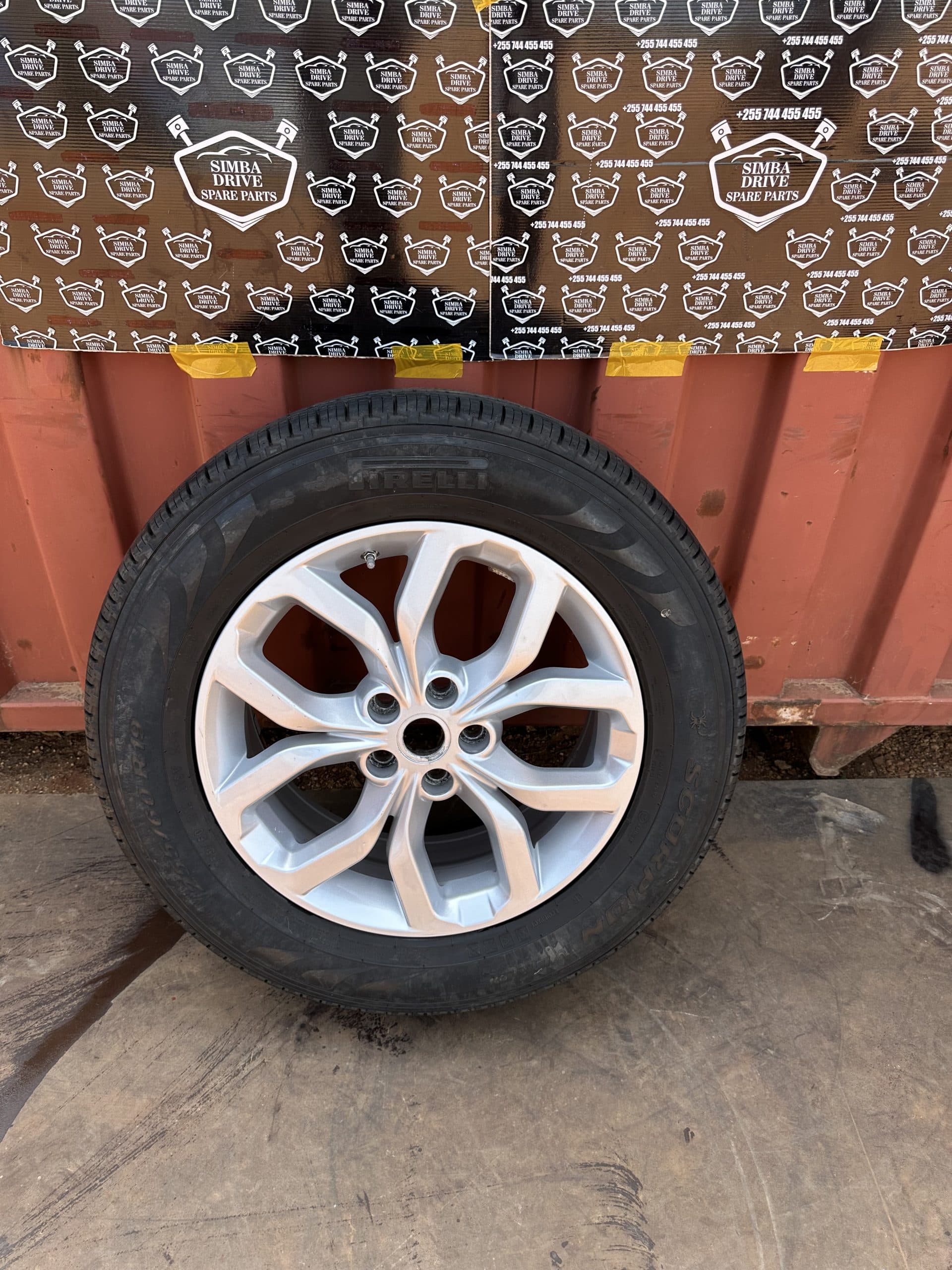 GENUINE LAND ROVER Alloy Wheel With Pirelli Tyre (SIZE - 255/06R19) RIM IN GREAT CONDITION NO DAMAGE
