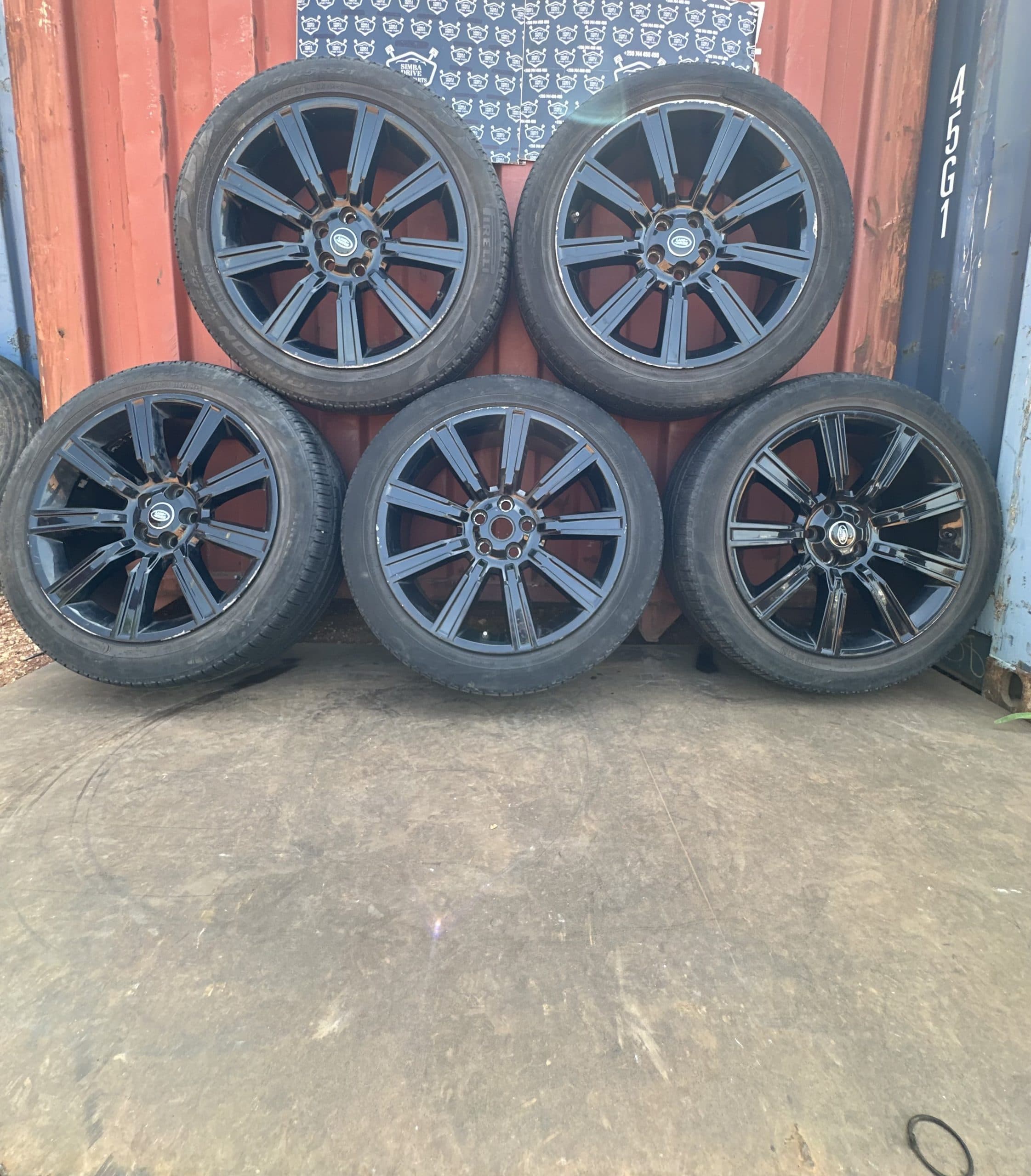 GENUINE LAND ROVER RANGE ROVER Complete Set Of Alloy Wheels And Tyres With Full Size Spare (SIZE - 275/45R21) Wheels Have Scuff And Scratches