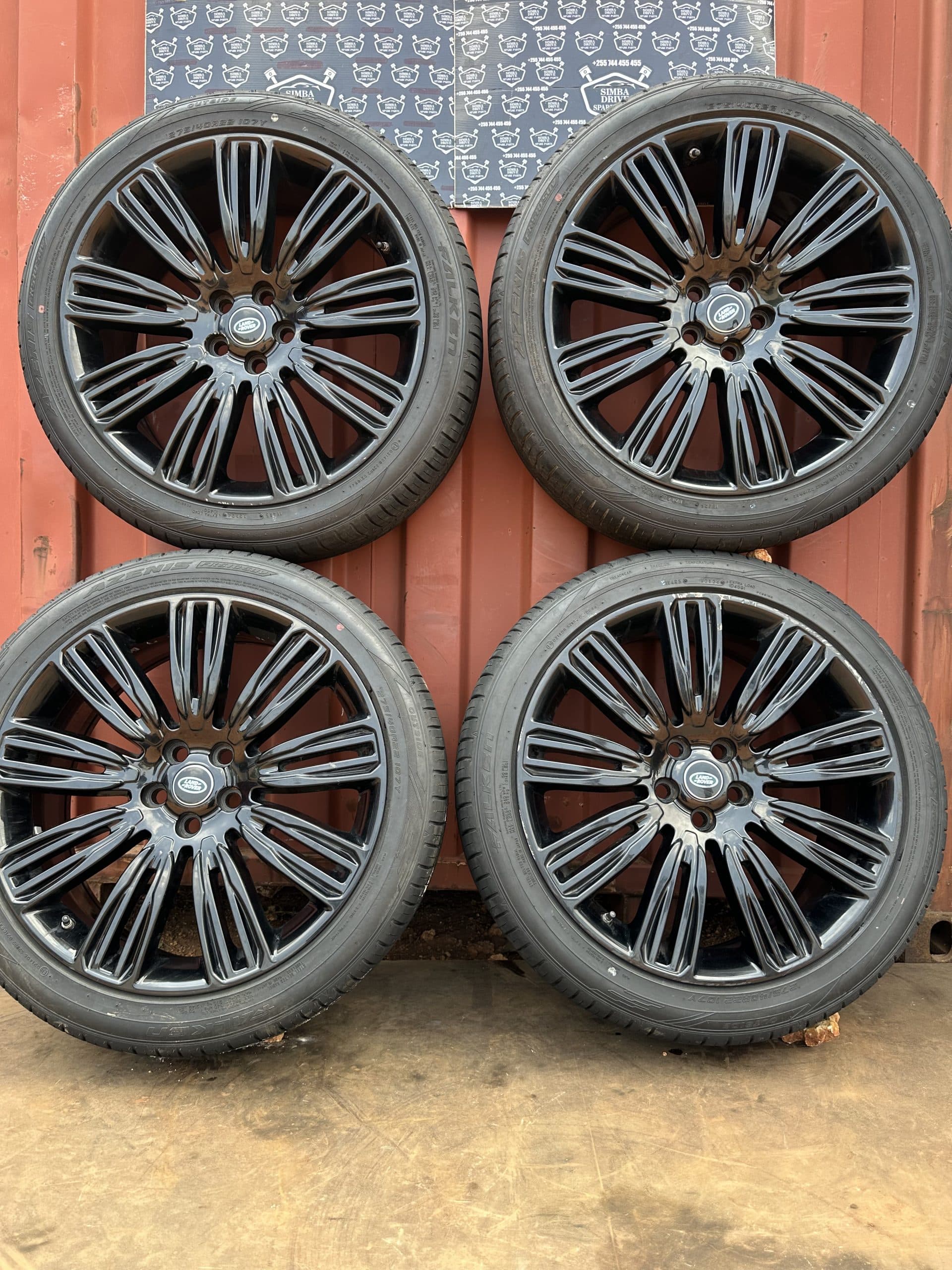 GENUINE LAND ROVER RANGE ROVER 2019-2026 Complete Set Of Alloy Wheels And Tyres (SIZE - 275/40R22) MINOR SCUFF ON ONE WHEEL OTHERWISE IN GREAT CONDITION, TYRES HAVE PLENTY OF TREADS