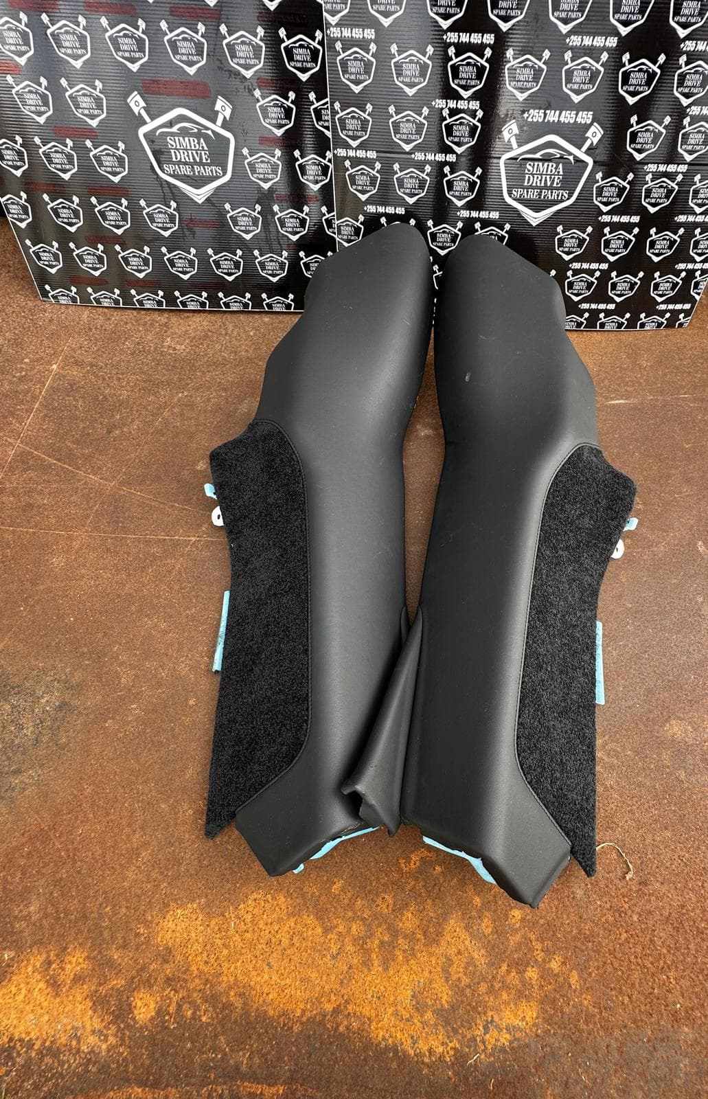 GENUINE RANGE ROVER VOGUE L405 2013-2021 Rear Side Pillar Trims PRICE  FOR ONE  (Left OR Right)