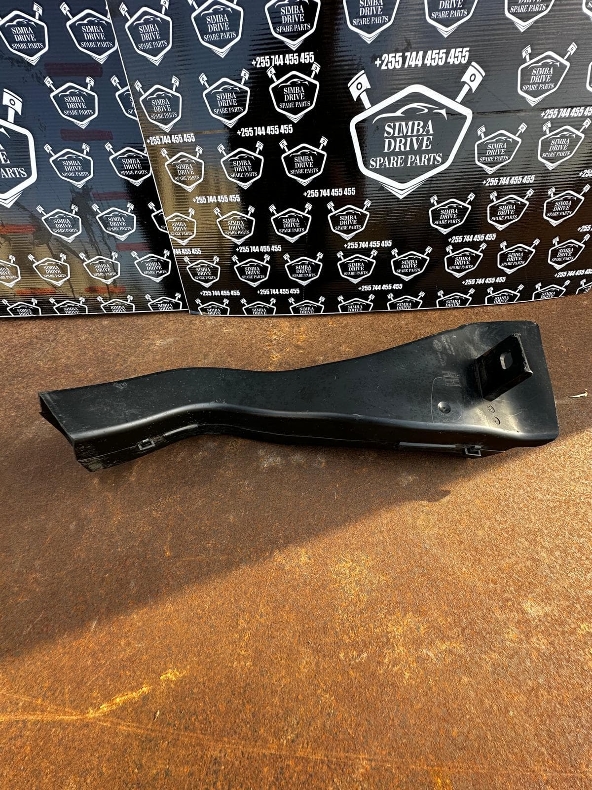 GENUINE LAND ROVER DISCOVERY 5 L462 , 2.0L & 3.0L 2017-2021 Right Hand Air Intake Duct Chanel