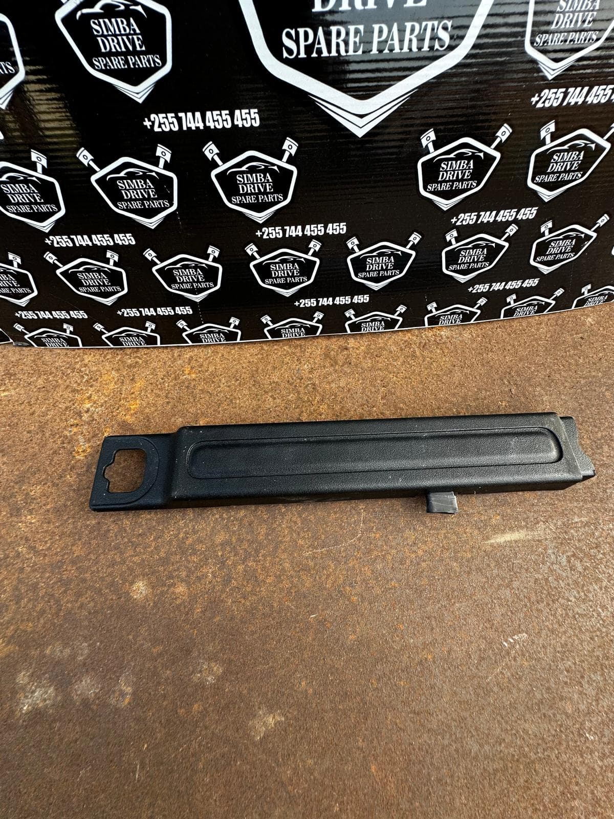 GENUINE LAND ROVER DISCOVERY 5 L462 2017  Boot Trunk Rail (Left Passenger Side )