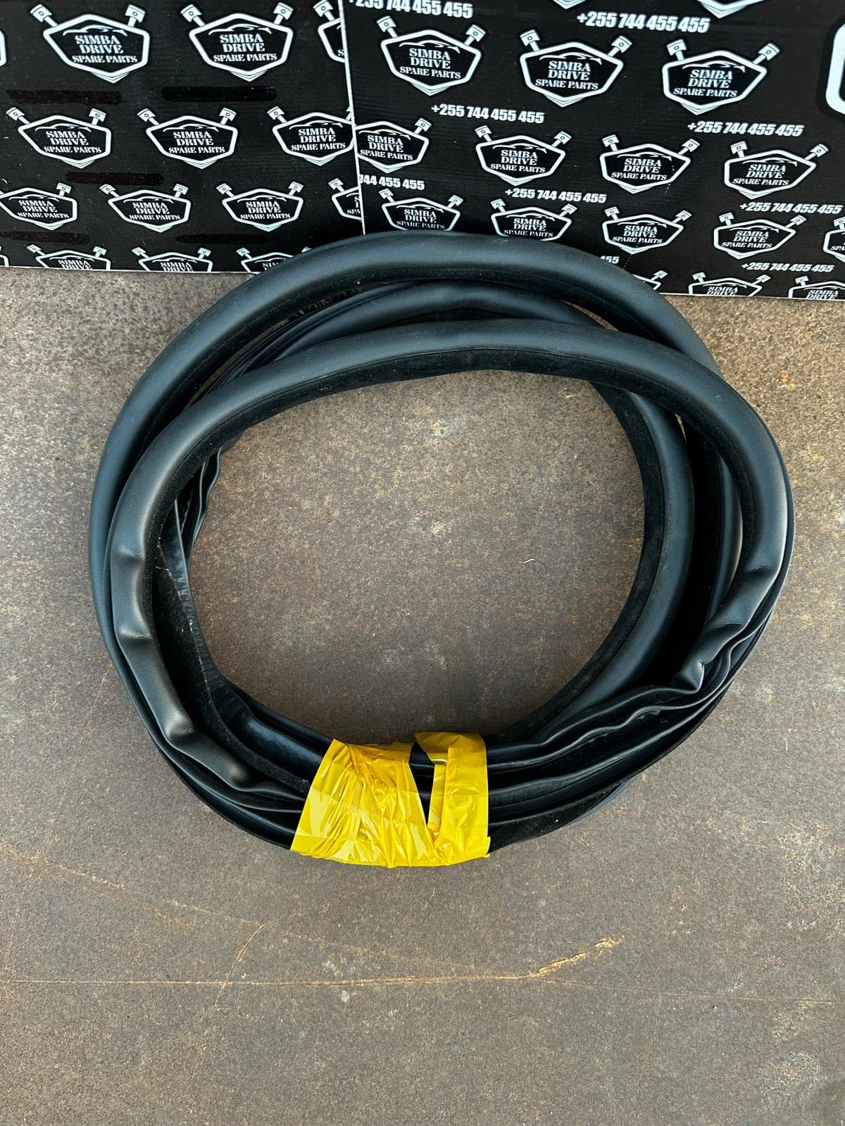 GENUINE RANGE ROVER VOGUE L405 2014-2018 Front Right Door Seal Rubber (Left OR Right)
