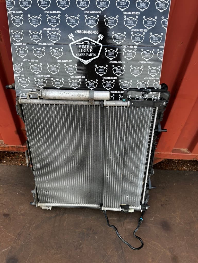 GENUINE LAND ROVER RANGE ROVER VOGUE L405, SPORT L494 2017 4.4L Diesel Complete Radiator Park