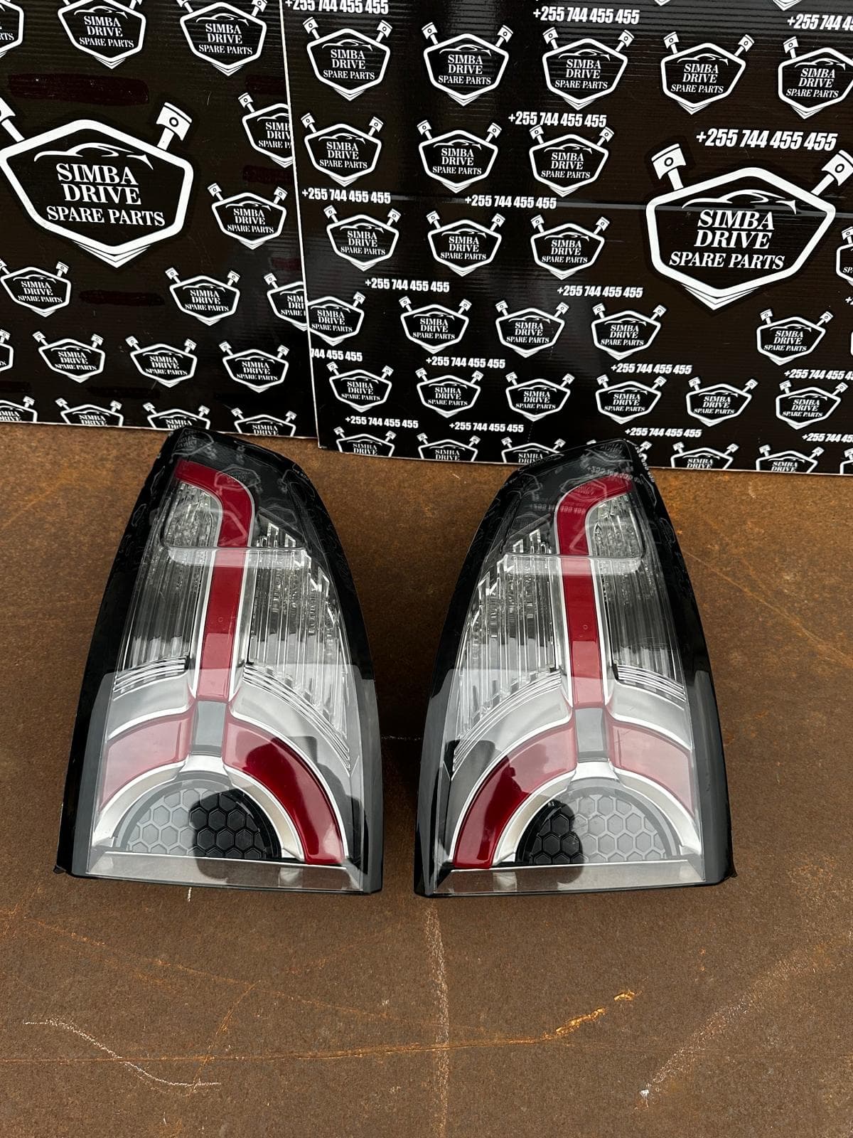 GENUINE LAND ROVER DISCOVERY SPORT L550 2015-2020 Rear Tailgate Light (Pair, Good Condition)