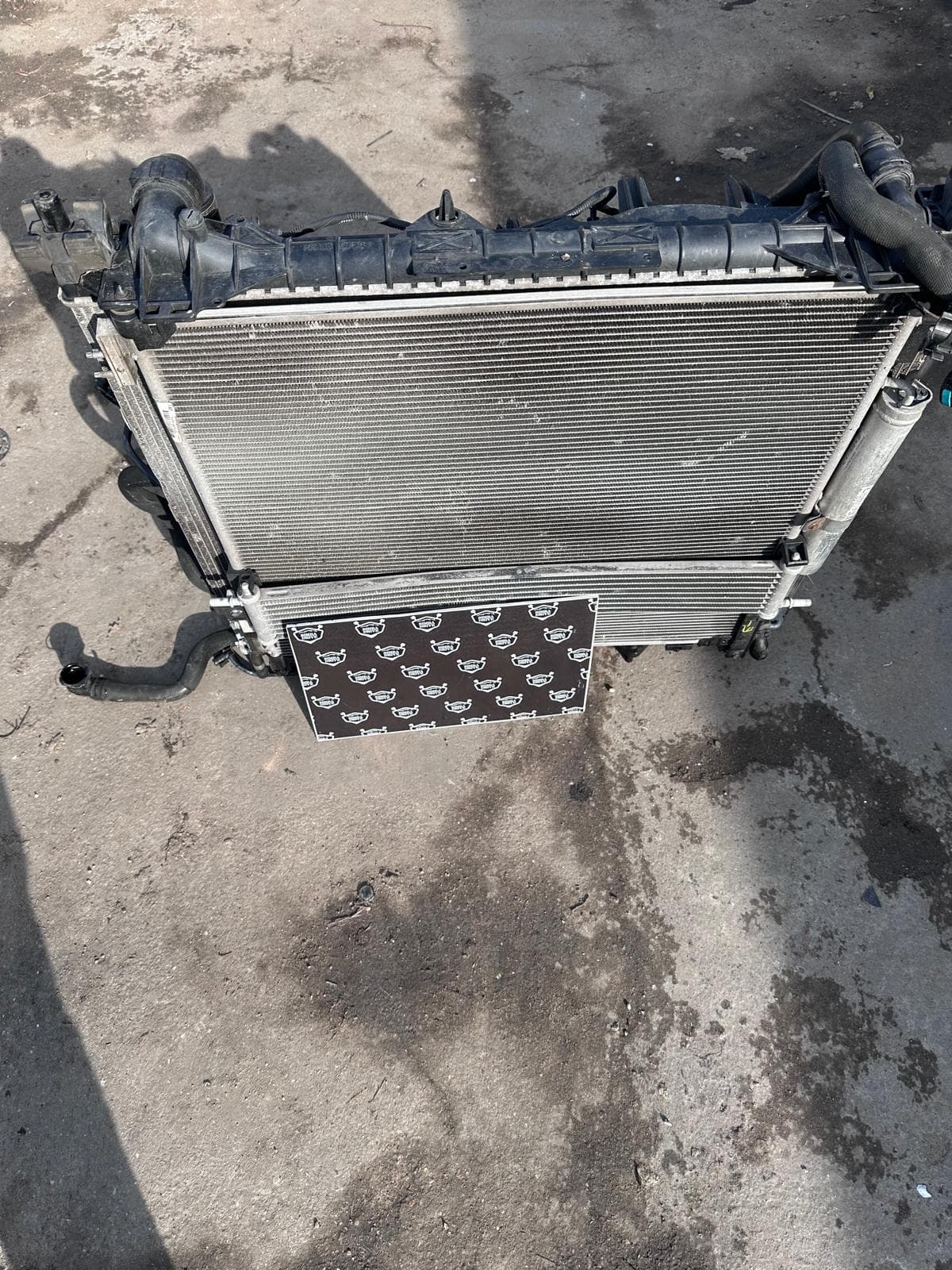 GENUINE Complete Radiotor For RANGE ROVER VOGUE 2012-2020 With AC Condenser, COOLING FAN MOTOR, Housing And WATER CIRCULATION PUMP