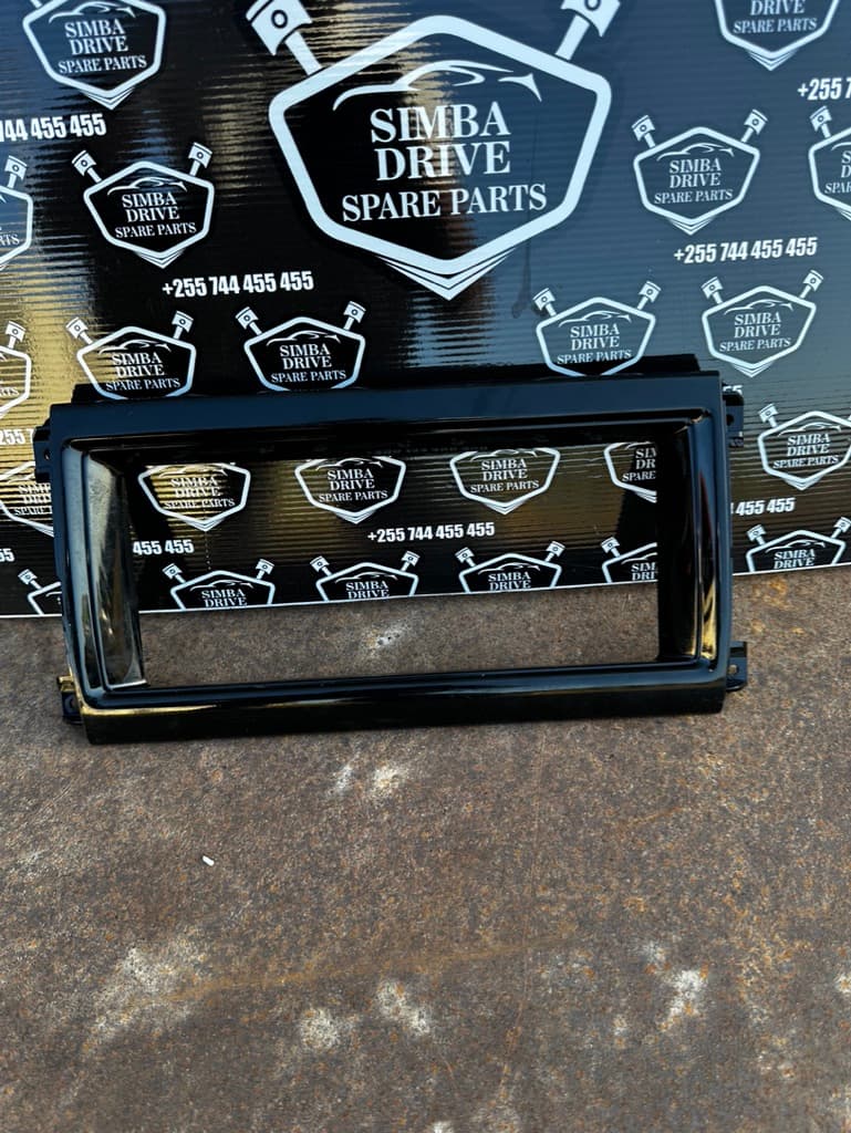 GENUINE LAND ROVER DISCOVERY 5 L462 2019, Sat Nav Display Surround Trim