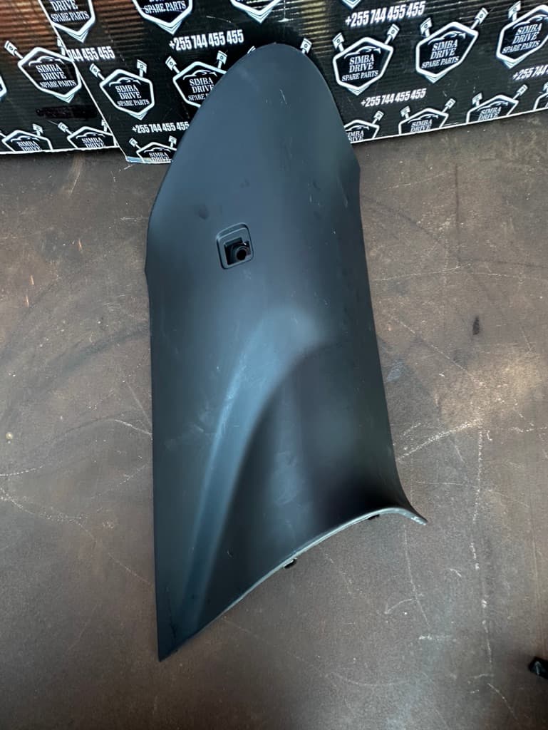 GENUINE LAND ROVER RANGE ROVER VOGUE L405 2019 Left N/S D-Pillar Cover (Black Colour )