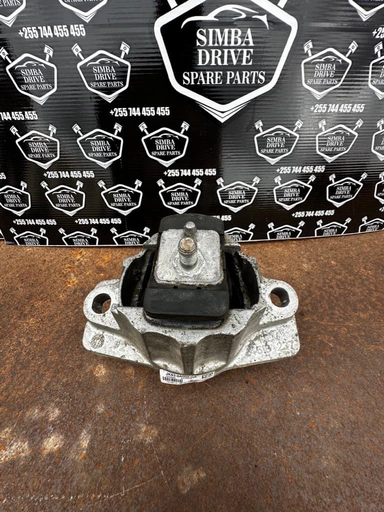 GENUINE LAND ROVER RANGE ROVER VELAR L560 2017 Right Side Engine Mount