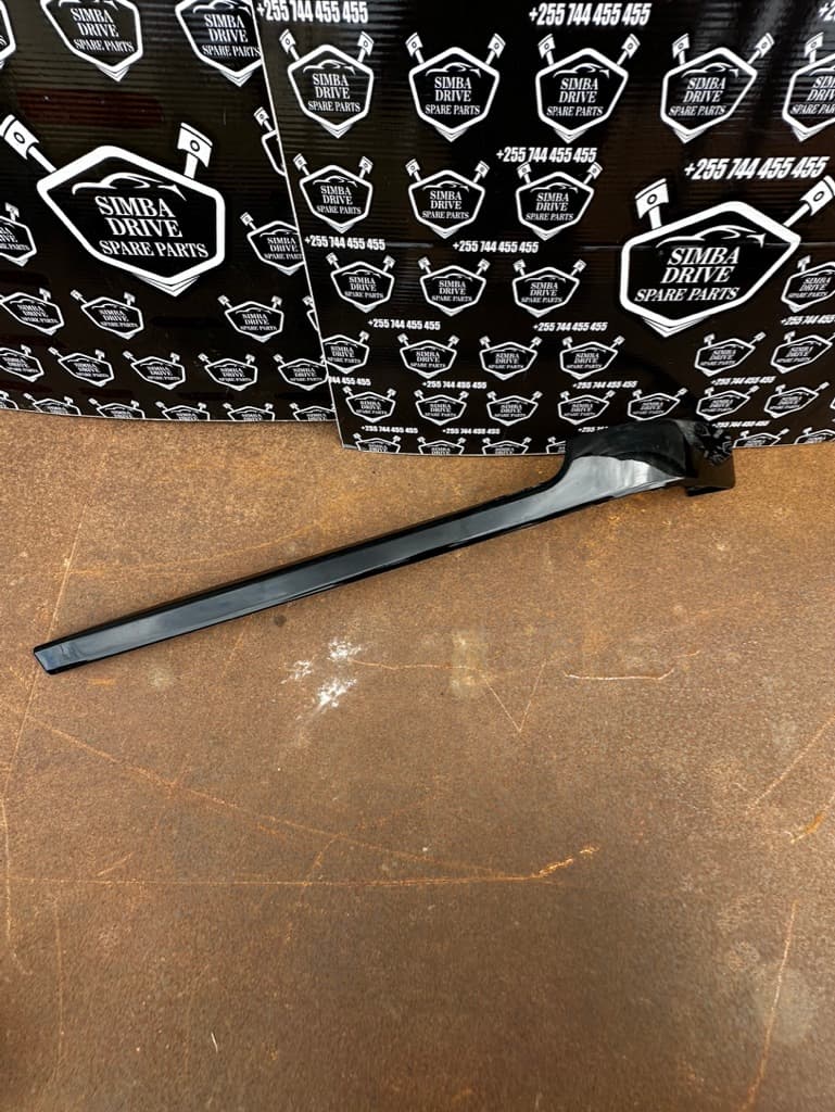 GENUINE RANGE ROVER VOGUE L405, SPORT L494 2014-2019 Rear Bumper Trim Bar Moulding (Left OR Right)