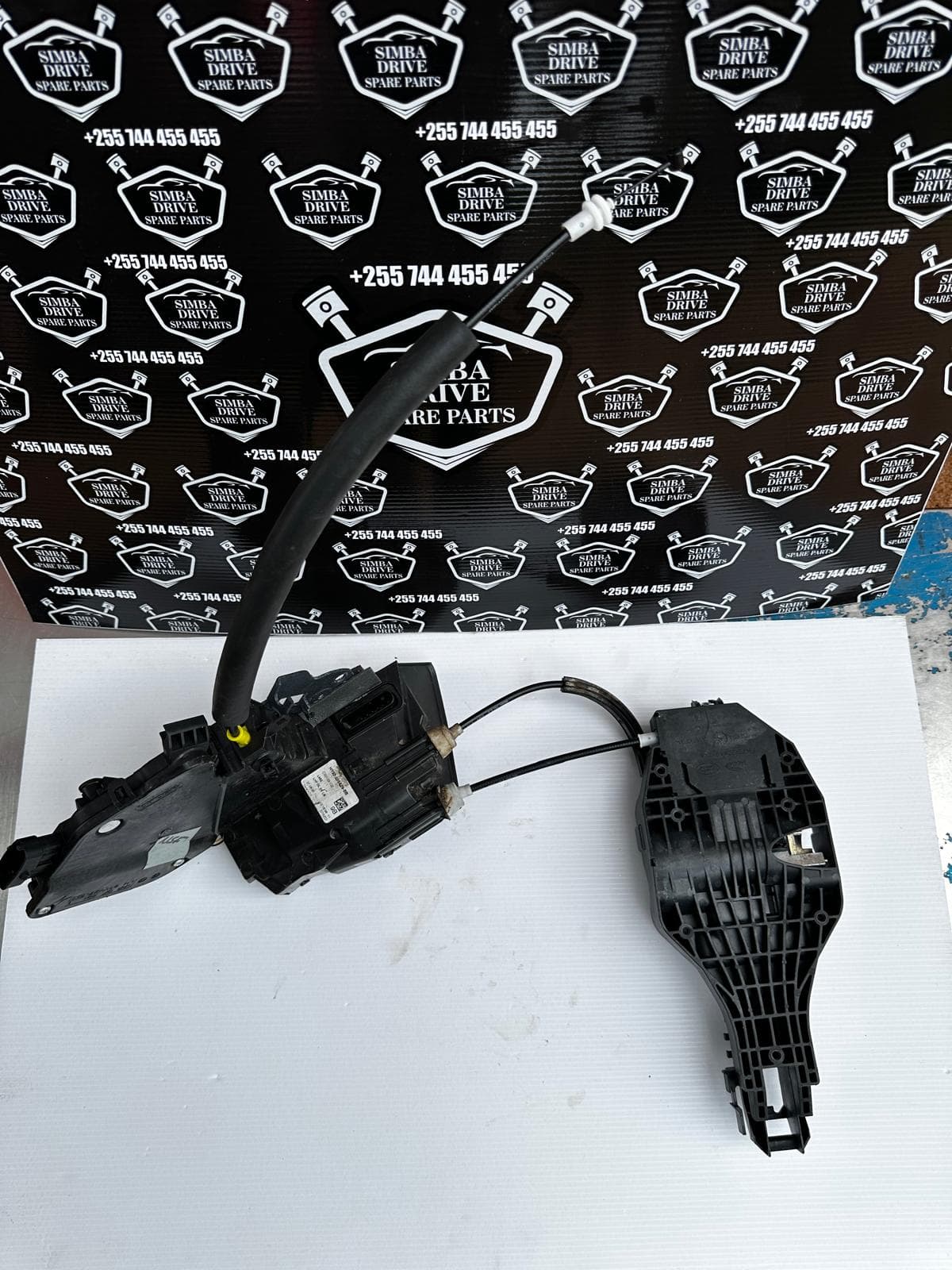 GENUINE LAND ROVER DISCOVERY 5 L462 Front Left Door Lock Mechanism
