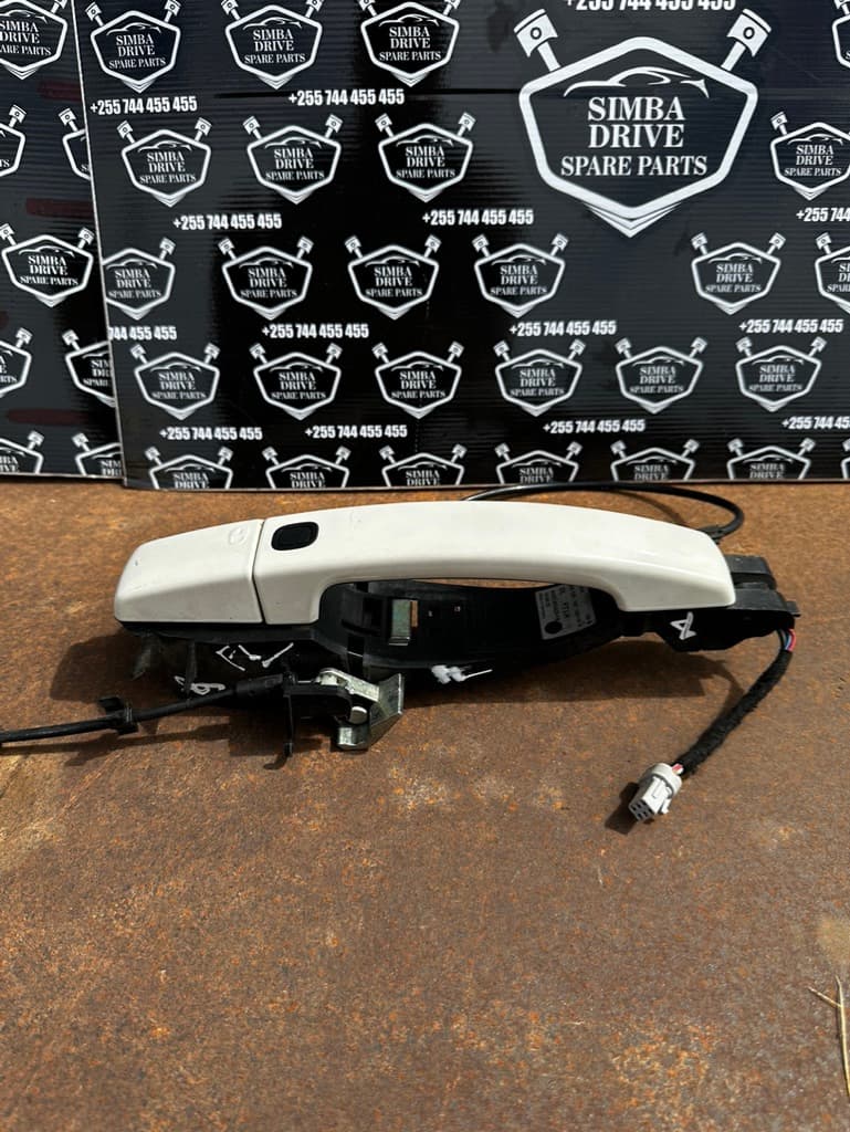 GENUINE LAND ROVER DISCOVERY 4, L319 RANGE ROVER SPORT L320 3.0L 2013 Front Left Passenger Keyless Door Handle (White)