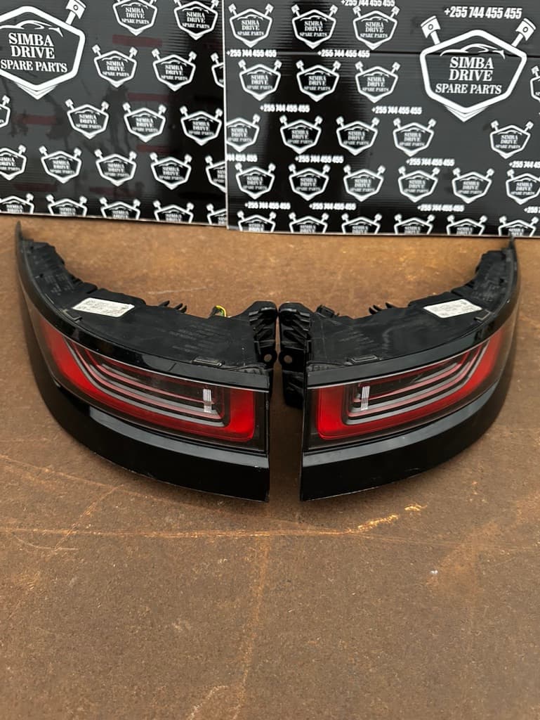 GENUINE RANGE ROVER EVOQUE L551 2019-2025 Rear Tail Light Lamp (Pair)
