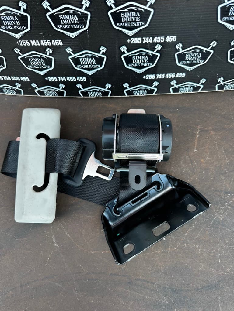GENUINE TOYOTA HILUX PICKUP MK8 N1 2.4L Diesel 2017-2025 Rear Middle Seat Belt