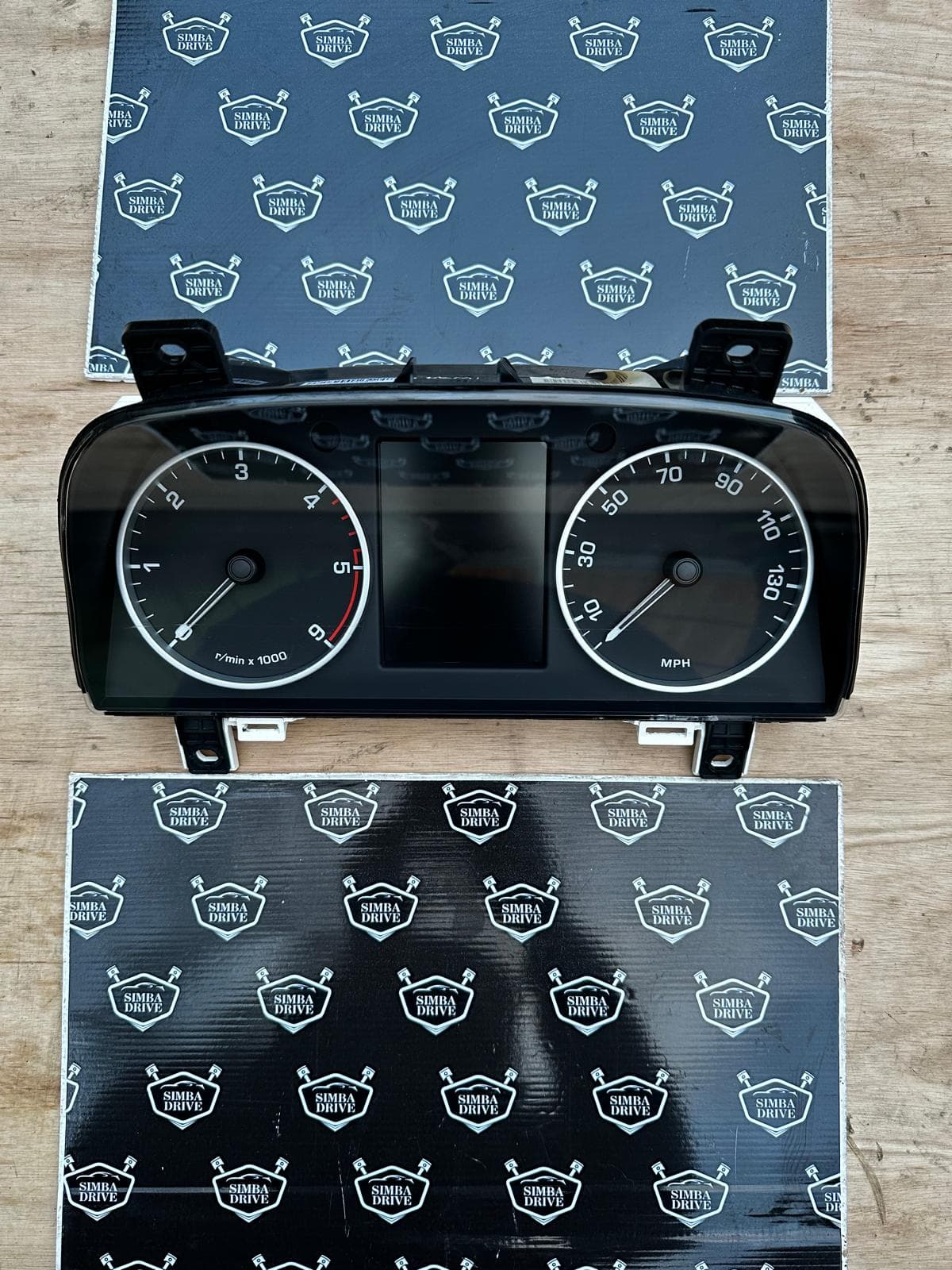 GENUINE LAND ROVER RANGE ROVER SPORT L320 & DISCOVERY 4 L319 INSTRUMENT CLUSTER SPEEDOMETER (IN VERY GOOD CONDITION)