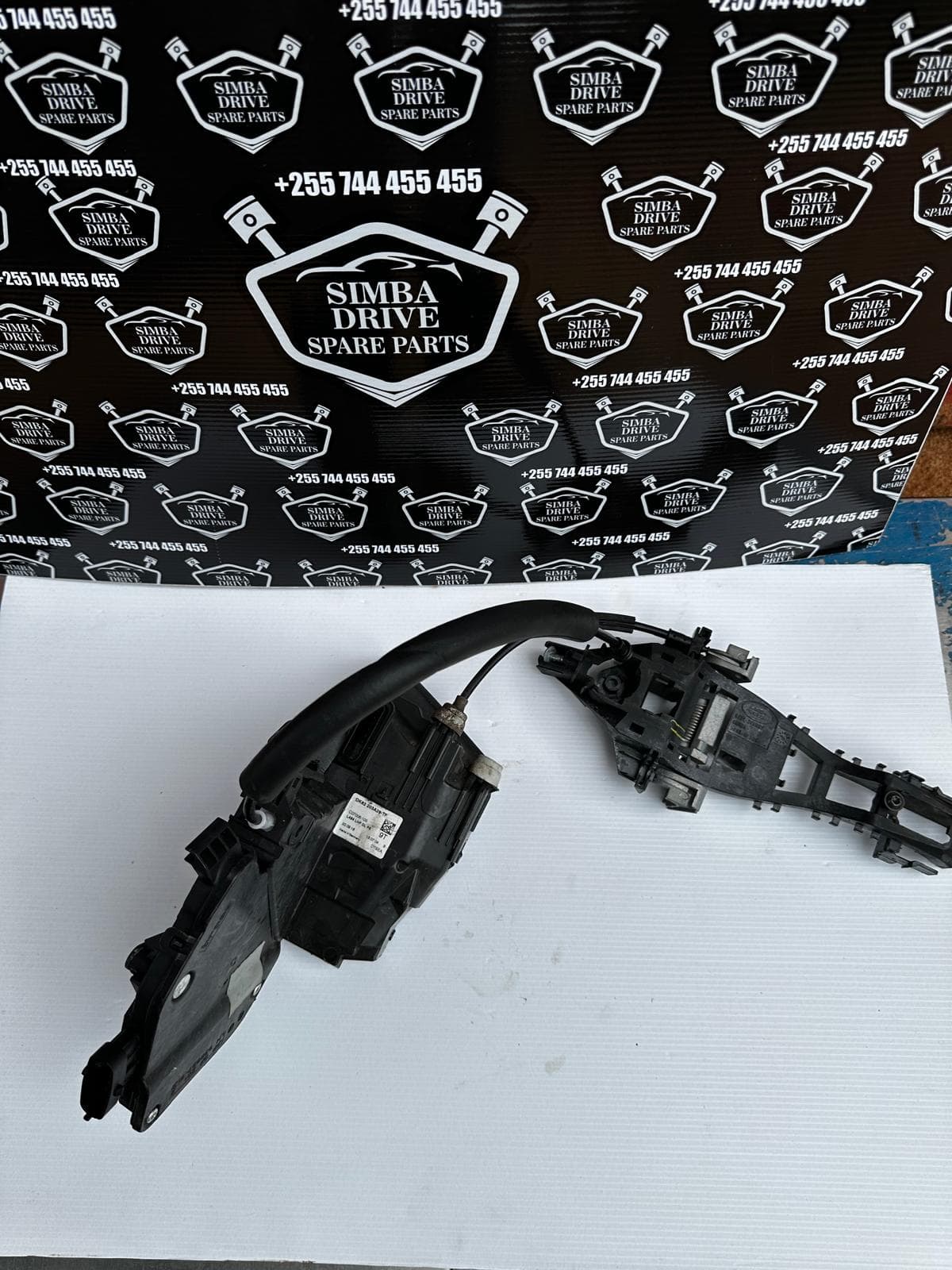 GENUINE LAND ROVER RANGE ROVER SPORT L494 2013-2021 Front Left N/S Door Lock Mechanism