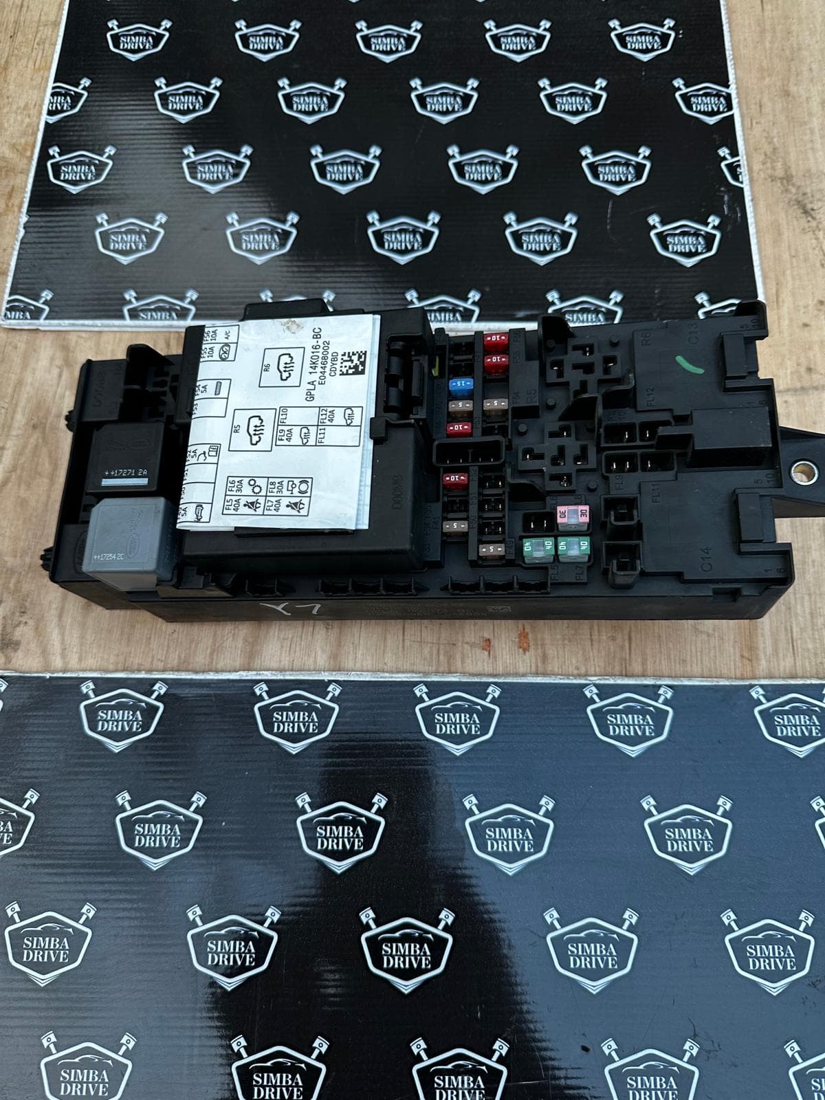 GENUINE LAND ROVER DISCOVERY 5 L462 3.0L DIESEL AUTOMAITC FUSE BOX MODULE