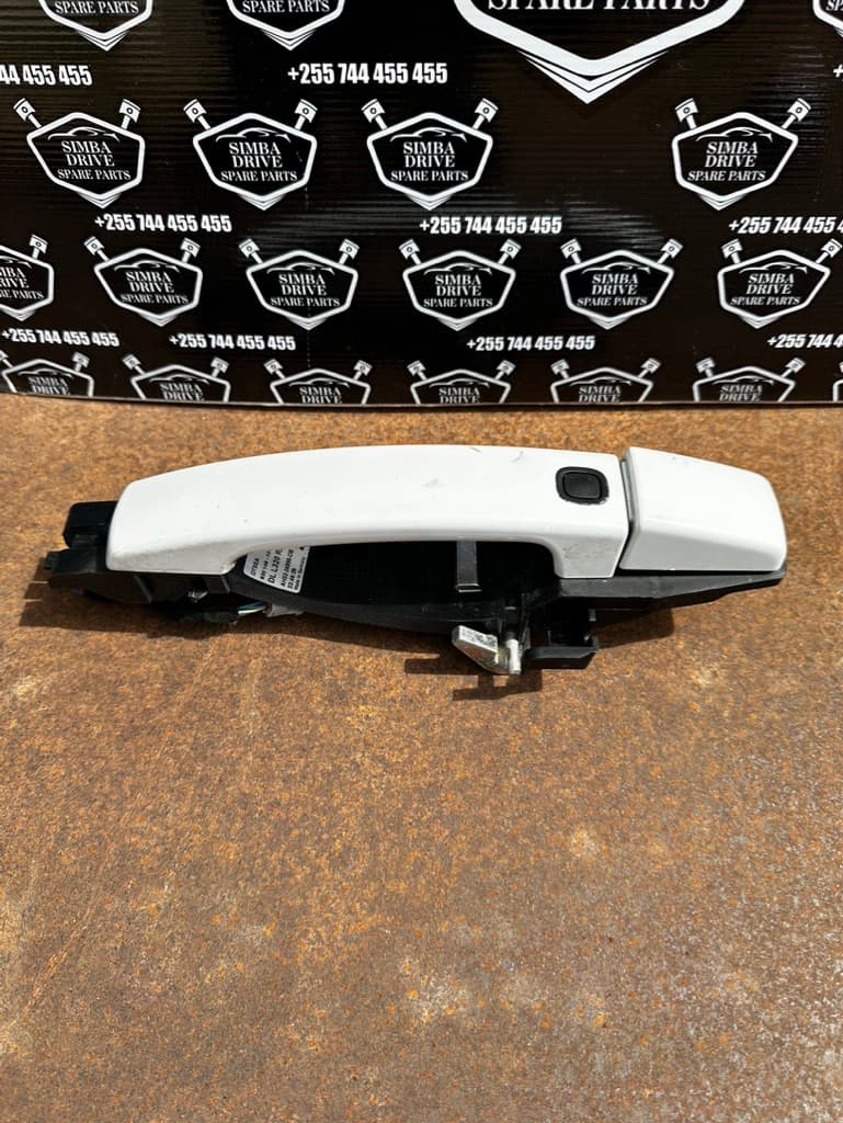 GENUINE LAND ROVER DISCOVERY 4, RANGE ROVER SPORT L320 3.0L 2013 Rear Left Side Keyless Exterior Door Handle (White)